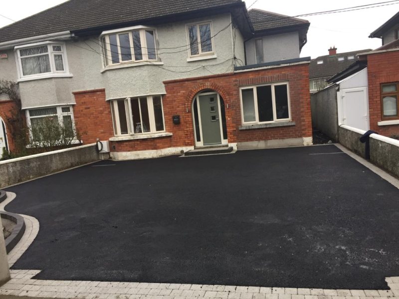 Tarmac Driveway with Grey Cobbles (4)