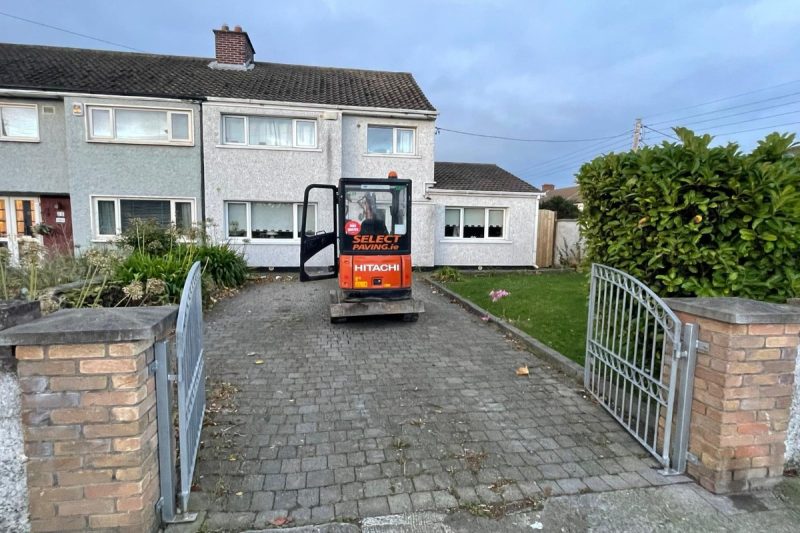 Tarmac Driveway with Silver Granite Borderlines and Charcoal Kerbing in Artane, Dublin (1)