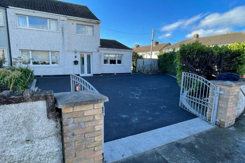 Tarmac Driveway with Silver Granite Borderlines and Charcoal Kerbing in Artane, Dublin (5)