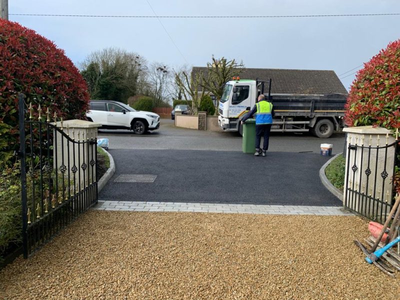 Gravelled Driveway with Tarmac Apron and Limestone Slabbed Patio in Tullamore, Co. Offaly (9)