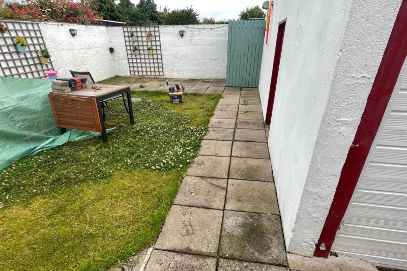 Corrib Paved Patio with Silver Granite Border and Roll-On Turf in Glasnevin, Dublin (1)