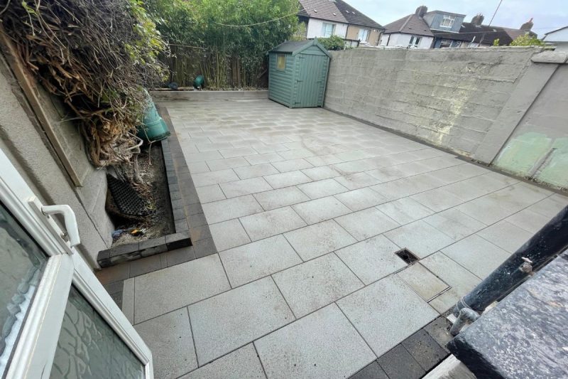 Driveway with Black Corrib Paving and Patio with Silver Granite Flags in Drumcondra, Dublin (7)