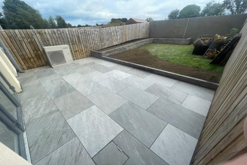 Porcelain Patio with Plastered Flowerbed Wall in Stamullen, Co. Meath (8)